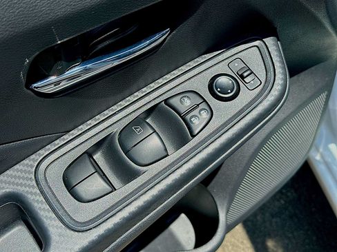 Used 2025 Nissan Versa SV w/ Trunk Package FWD image 7