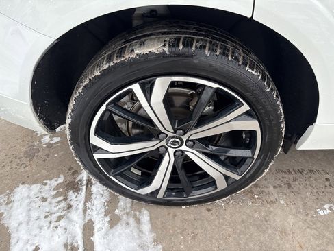 Certified 2024 Volvo XC60 T8 Ultimate w/ Protection Package Premier image 13