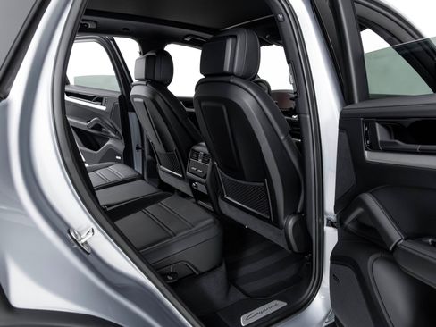 Used 2024 Porsche Cayenne image 43