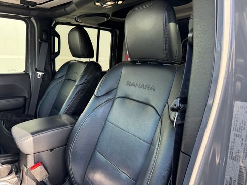 Used 2023 Jeep Wrangler Unlimited Sahara w/ Cold Weather Group AWD/4WD image 9