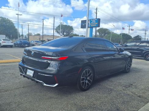 Used 2025 BMW 740i image 2