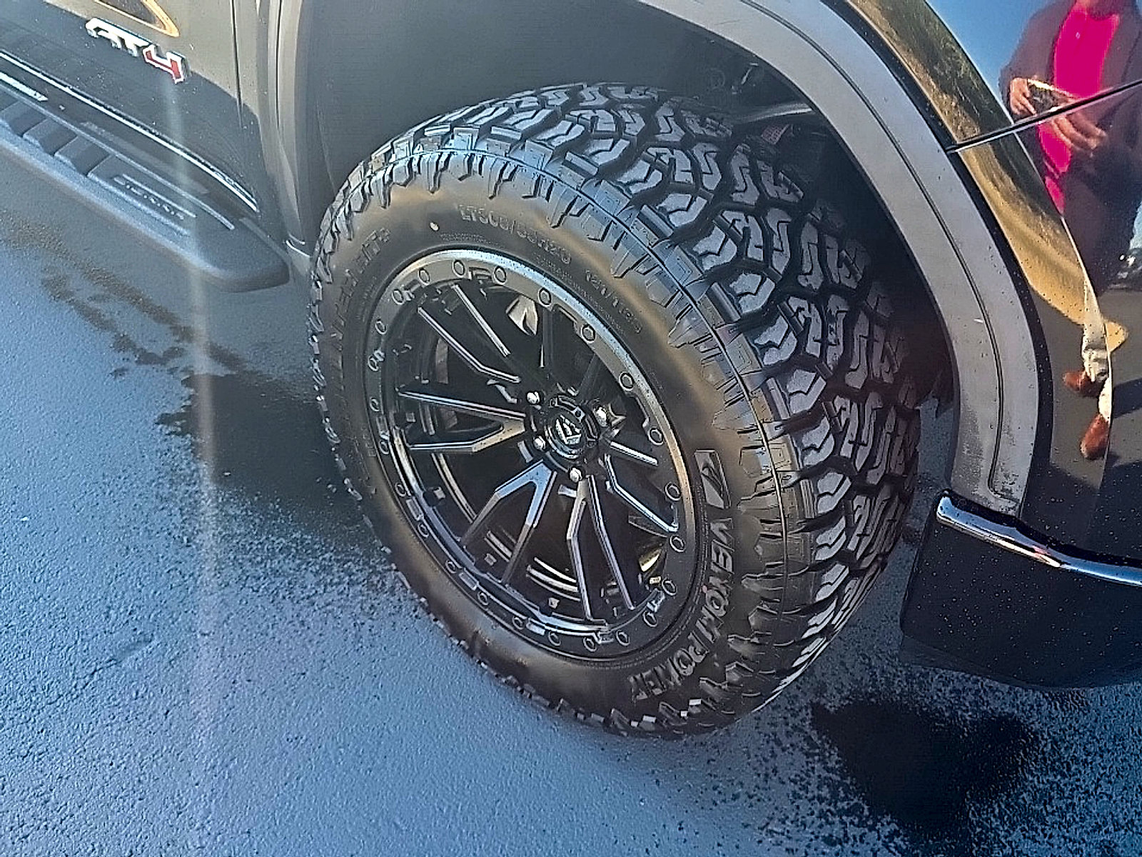 Used 2022 GMC Sierra 1500 AT4 w/ AT4 Premium Package AWD/4WD image 4