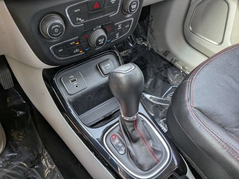 Used 2018 Jeep Compass Limited w/ Safe & Security Group FWD image 18