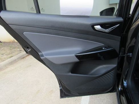 Used 2021 Volkswagen ID.4 Pro S w/ Gradient Package image 19