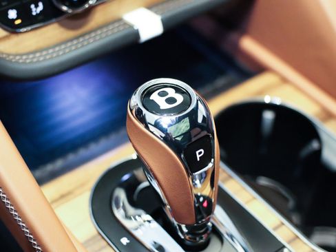 New 2025 Bentley Bentayga image 30