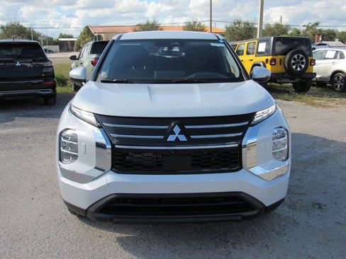New 2026 Mitsubishi Outlander ES image 6