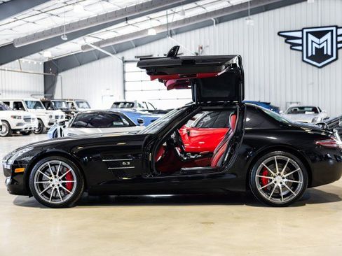Used 2012 Mercedes-Benz SLS AMG Coupe image 3