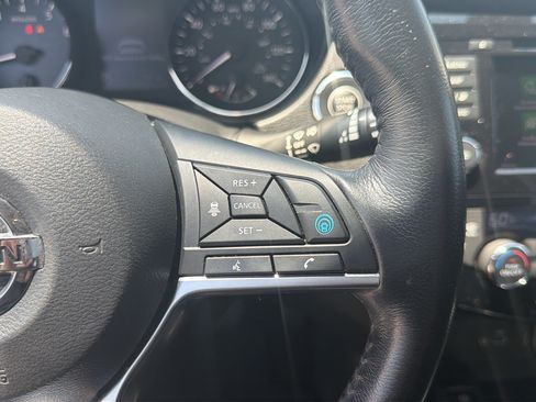 Used 2019 Nissan Rogue SV w/ Premium Package FWD image 36