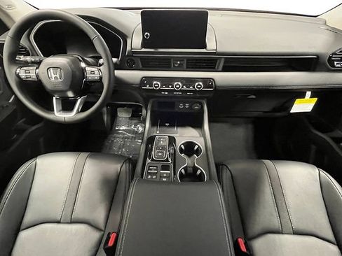 New 2025 Honda Pilot Touring image 14