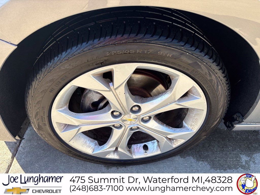 Used 2017 Chevrolet Cruze Premier FWD image 10