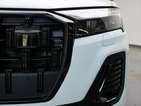 Certified 2025 Audi Q7 2.0T Premium Plus AWD/4WD image 3
