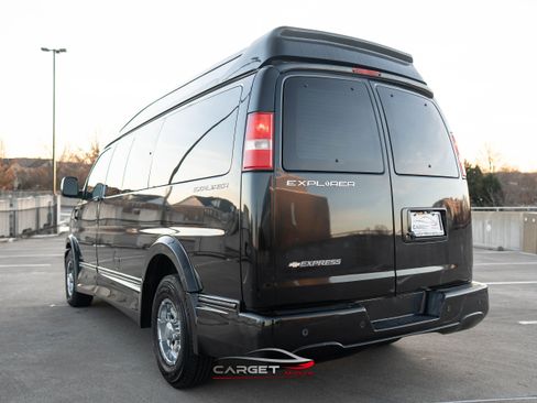 Used 2017 Chevrolet Express 2500 image 5