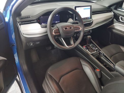 Used 2025 Jeep Compass Limited w/ Elite Group image 4