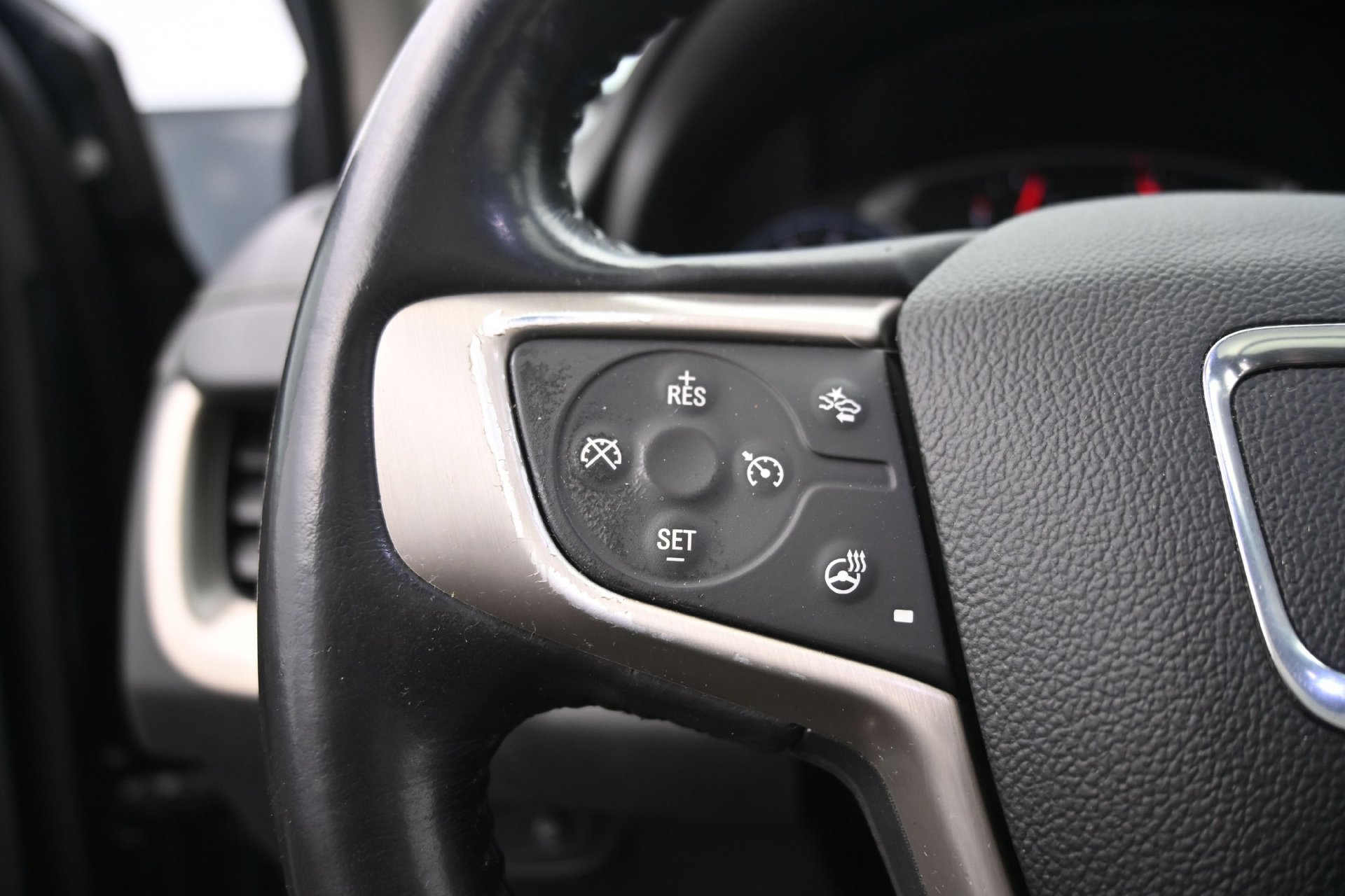 Used 2018 GMC Terrain Denali w/ Advanced Safety Package AWD/4WD image 24