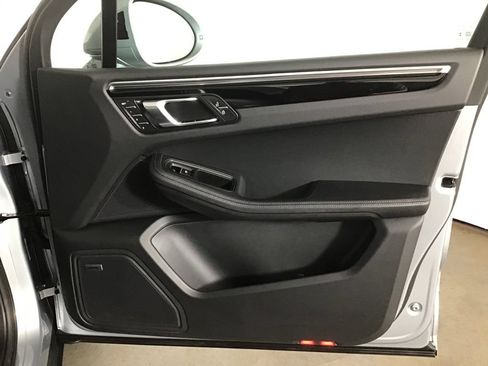 Certified 2026 Porsche Macan AWD/4WD image 20