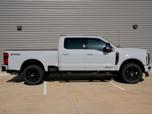 New 2026 Ford F250 Lariat w/ Black Appearance Package AWD/4WD image 2