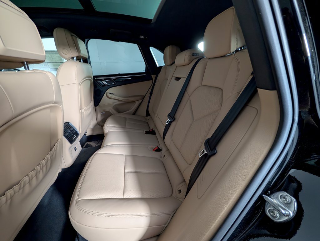 Certified 2026 Porsche Macan AWD/4WD image 24