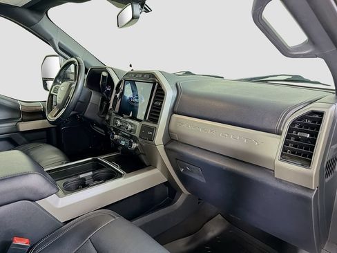 Used 2022 Ford F250 Lariat w/ Lariat Ultimate Package AWD/4WD image 32
