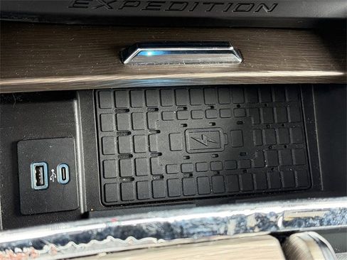 Used 2024 Ford Expedition Max Limited image 22