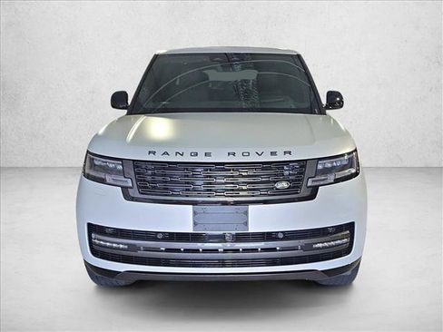 Used 2025 Land Rover Range Rover SE AWD/4WD image 2