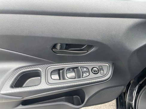 Used 2025 Nissan Versa S FWD image 10