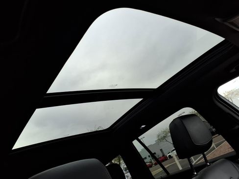 Used 2025 Cadillac XT6 Premium Luxury image 10