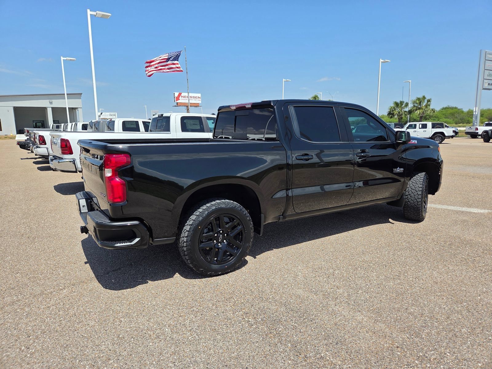 Used 2022 Chevrolet Silverado 1500 RST AWD/4WD image 9