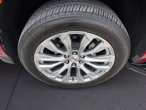 Used 2024 GMC Yukon Denali w/ Advanced Technology Package image 14