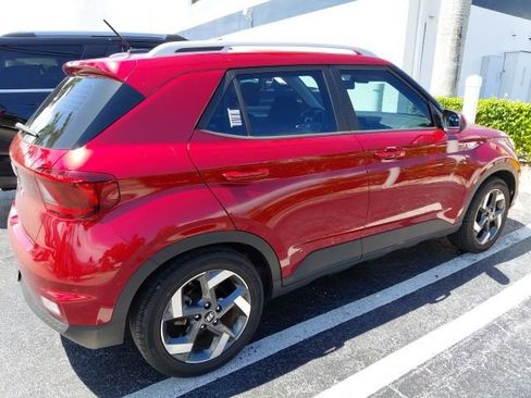 Used 2023 Hyundai Venue SEL w/ Cargo Package FWD image 3
