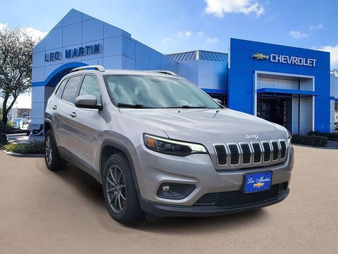 Used 2019 Jeep Cherokee Latitude Plus FWD image 2