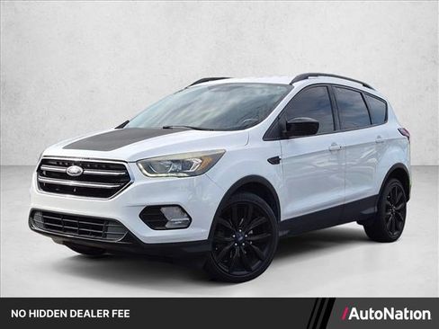 Used 2019 Ford Escape SE FWD image 1