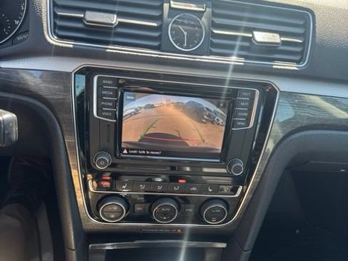 Used 2017 Volkswagen Passat 1.8T SE FWD image 23