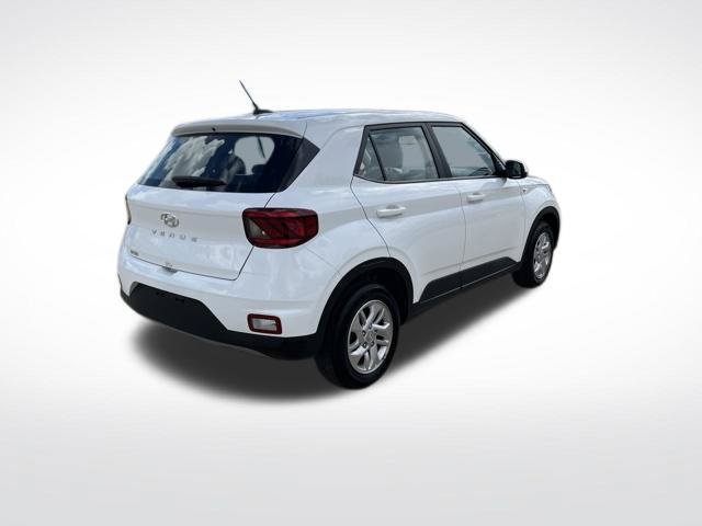 Used 2026 Hyundai Venue SE FWD image 3