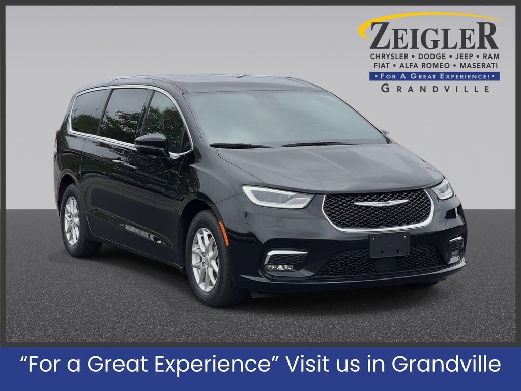 Certified 2025 Chrysler Pacifica Select FWD image 1