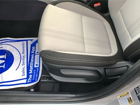 Certified 2023 Hyundai Venue SEL image 12