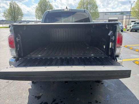 Used 2023 Toyota Tacoma TRD Off-Road image 18