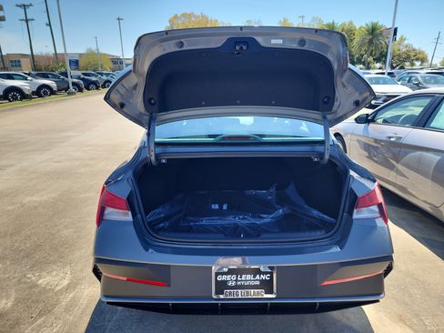 New 2026 Hyundai Elantra SE FWD image 21