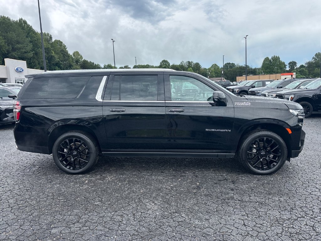 Used 2024 Chevrolet Suburban High Country AWD/4WD image 9