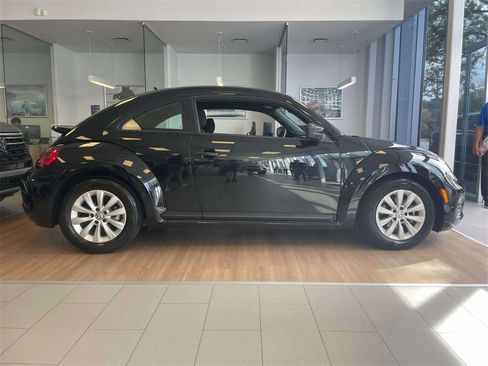 Used 2018 Volkswagen Beetle 2.0T S image 5