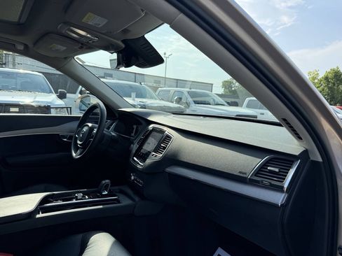 Used 2023 Volvo XC90 B5 Core AWD/4WD image 9