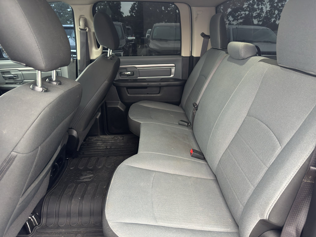 Used 2021 RAM 1500 Classic SLT w/ Luxury Group AWD/4WD image 9