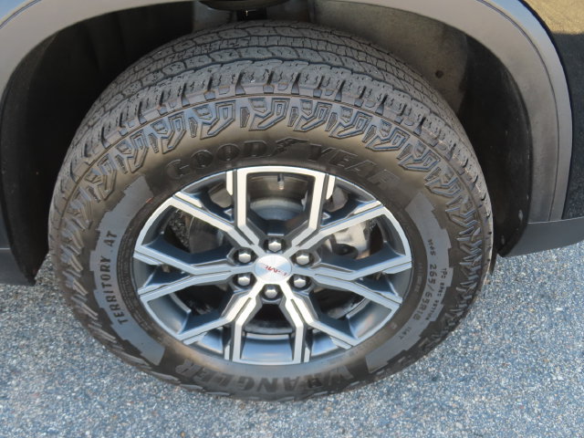 Used 2025 GMC Acadia AT4 AWD/4WD image 13