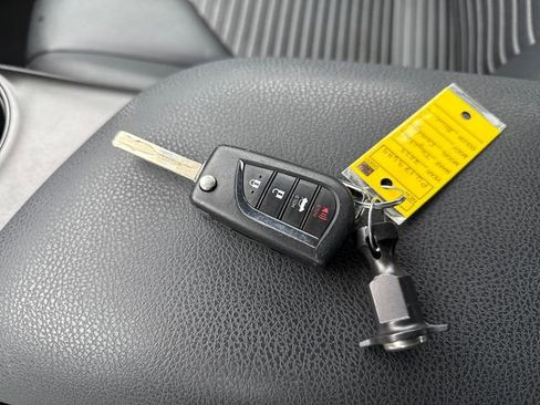 Used 2023 Toyota Camry SE image 11