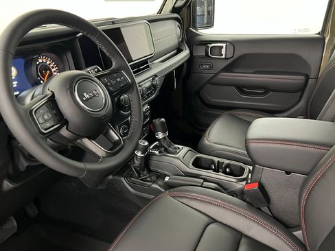 New 2025 Jeep Gladiator Rubicon AWD/4WD image 15
