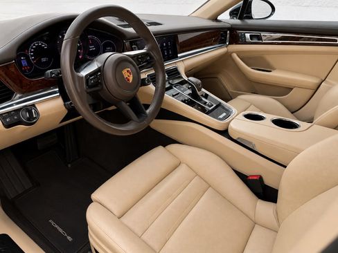 Used 2023 Porsche Panamera 4 Platinum Edition AWD/4WD image 2