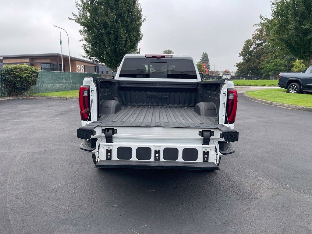 Used 2025 GMC Sierra 3500 Denali w/ Denali Reserve Package AWD/4WD image 4