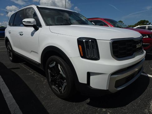 Used 2024 Kia Telluride S w/ S Sunroof Package FWD image 3