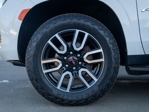 Used 2024 GMC Yukon AT4 w/ Technology Package image 2