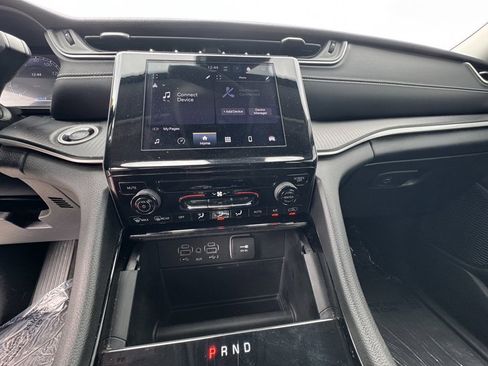 Used 2023 Jeep Grand Cherokee Laredo image 25