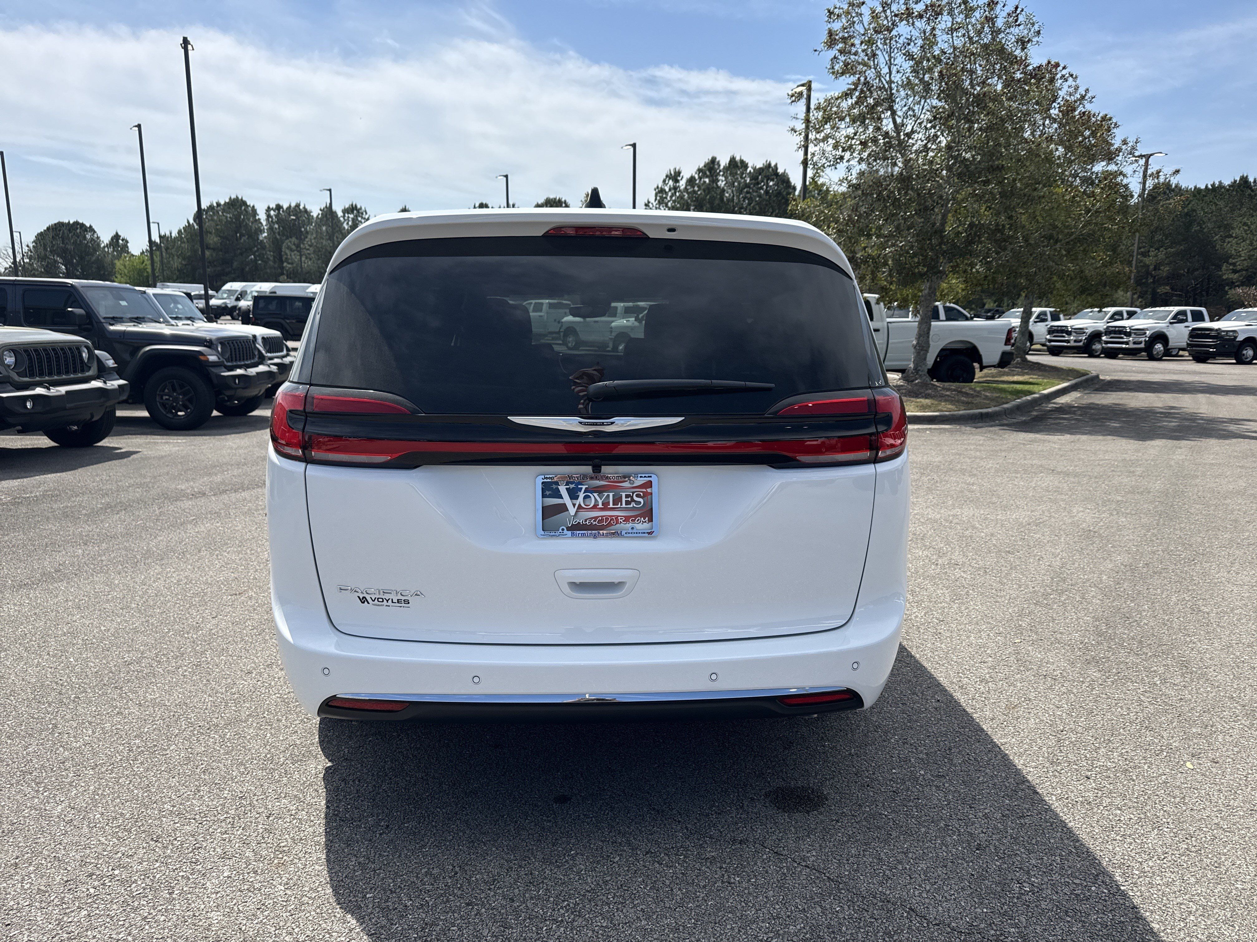 New 2026 Chrysler Pacifica Select FWD image 6